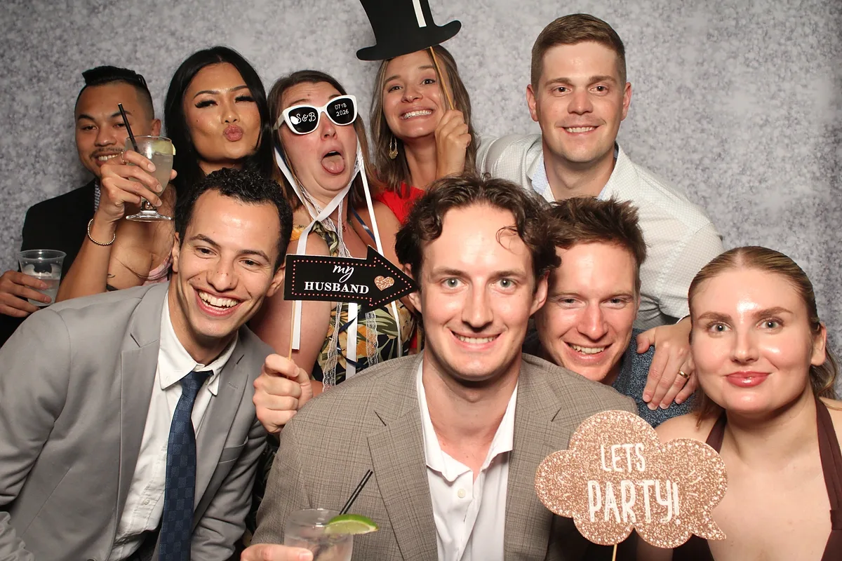 Wedding guests with party signs, a top hat and novelty glasses at the Pic Booth Magic Mirror at a Niagara-on-the-Lake wedding