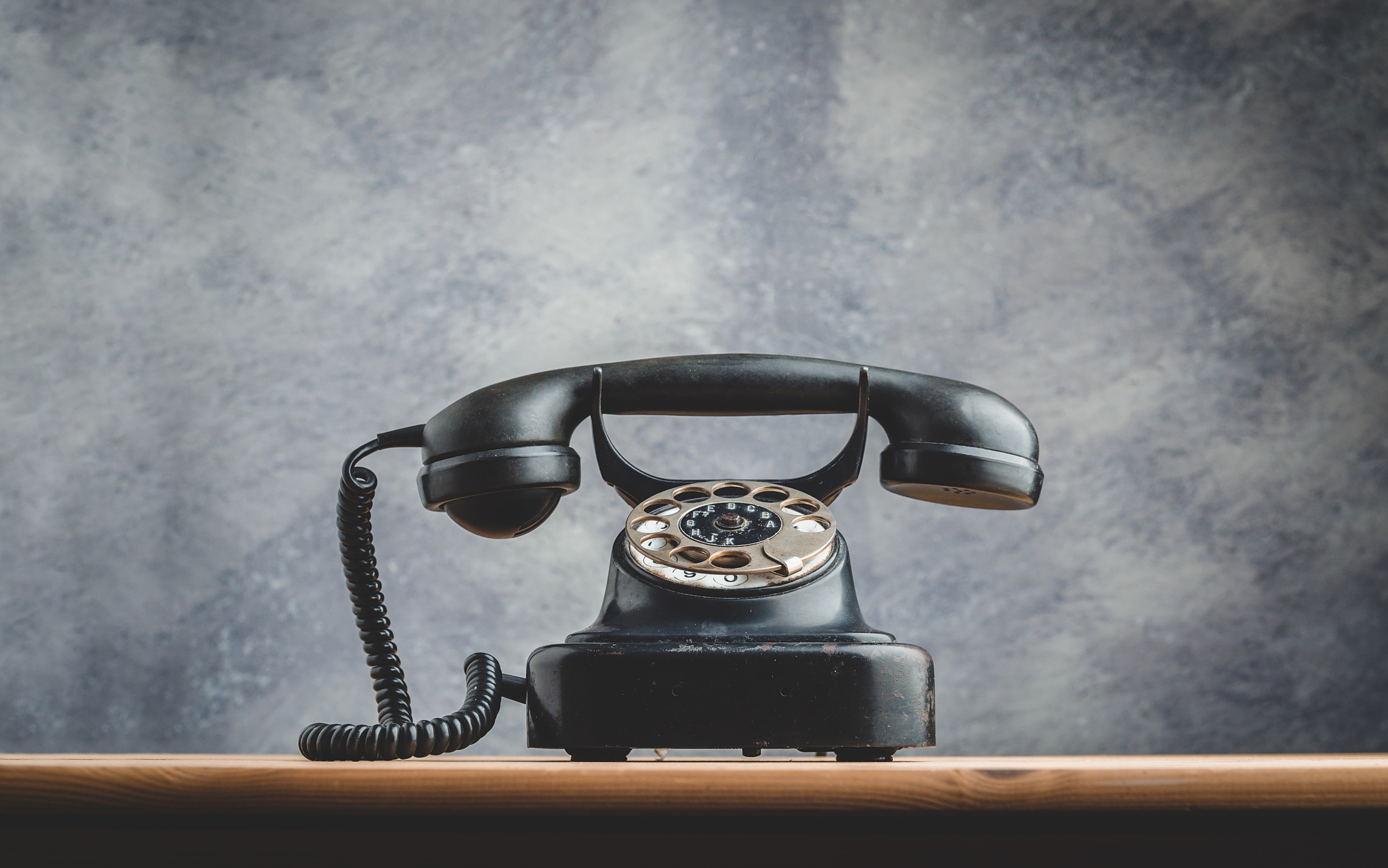 Vintage rotary telephone audio guest book rental at a Niagara wedding reception